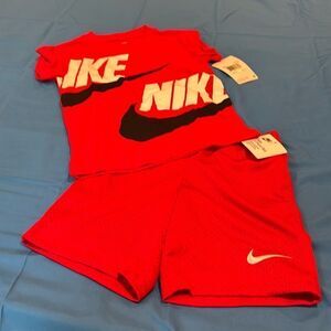 Nike two-piece set new with tags size-4-5